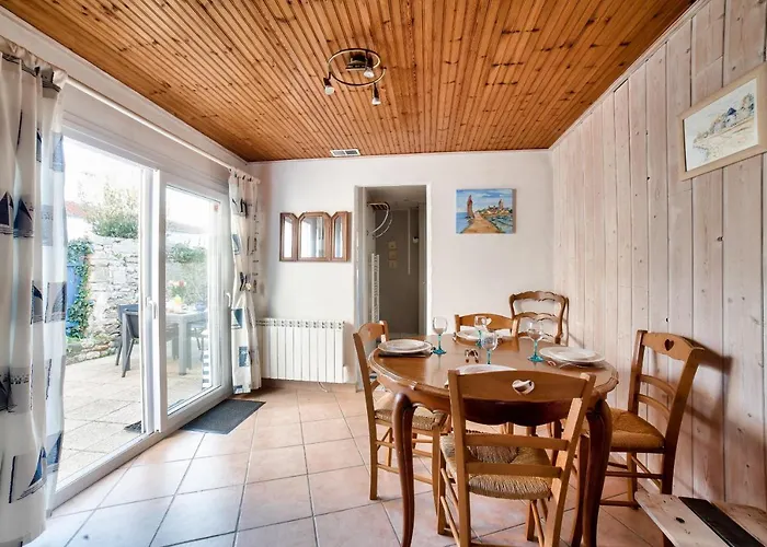 Jolie Maison Avec Cour Pour 5 Personnes